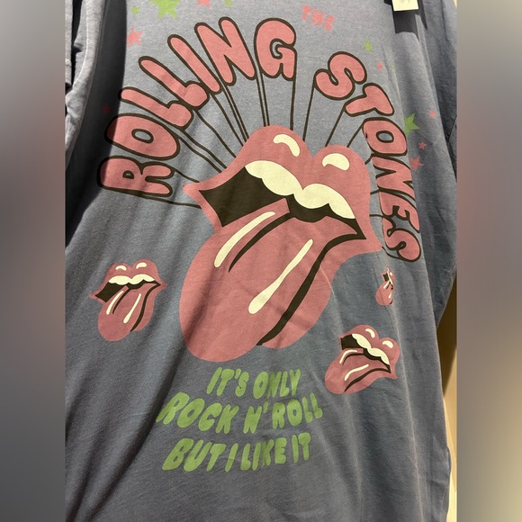 NWT American Eagle Graphic TShirt - Picture 2 of 2